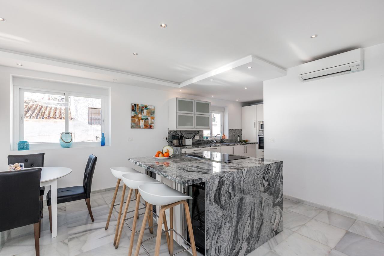 マルベーリャFront Line Penthouse Puerto Banus With Sea Viewsアパートメント エクステリア 写真