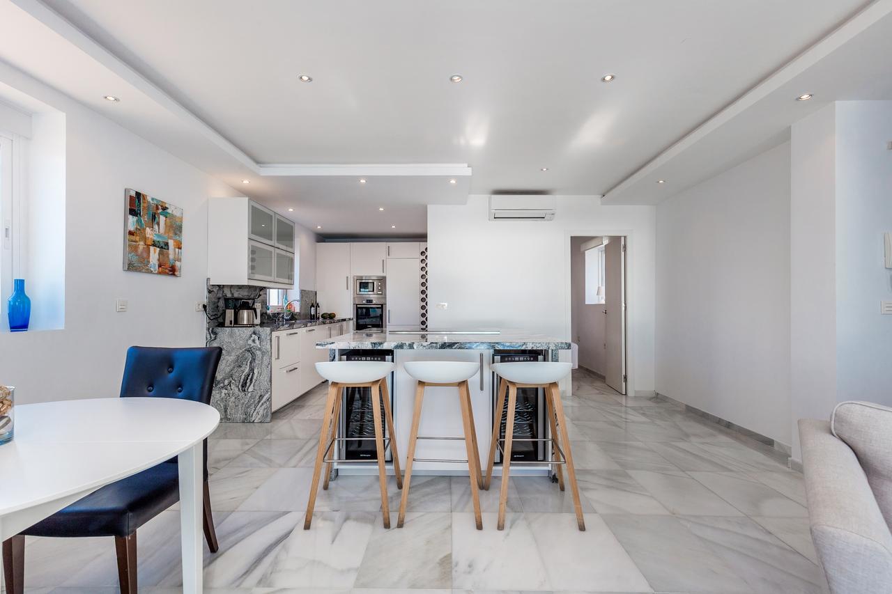 マルベーリャFront Line Penthouse Puerto Banus With Sea Viewsアパートメント エクステリア 写真